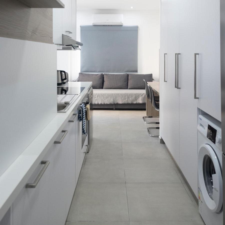 Lovely 2 Bed Apartment In Larnaca City Centre Экстерьер фото